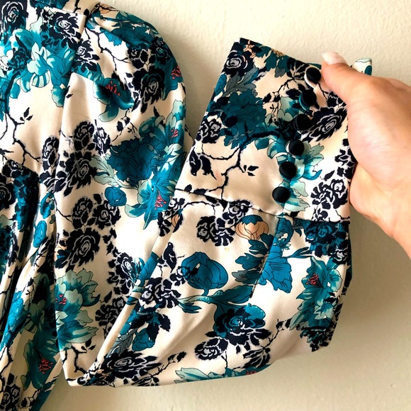 💚💙Diane von Furstenberg silk wrap top💙💚 - Picture 5 of 6